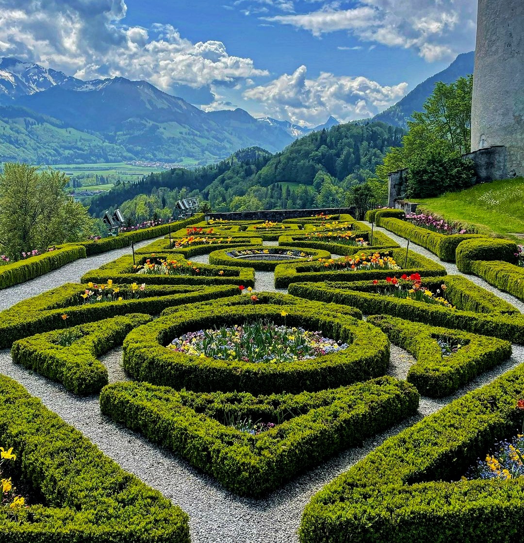 Château de Gruyères garden