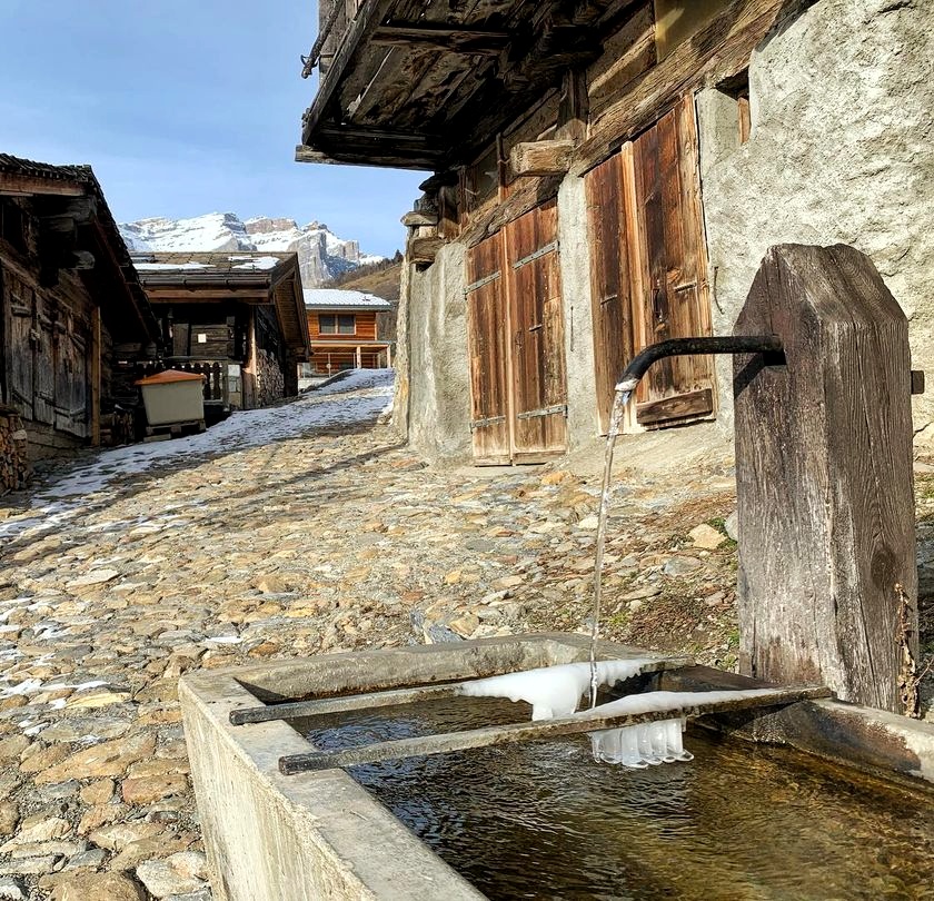 water fountain in albinen