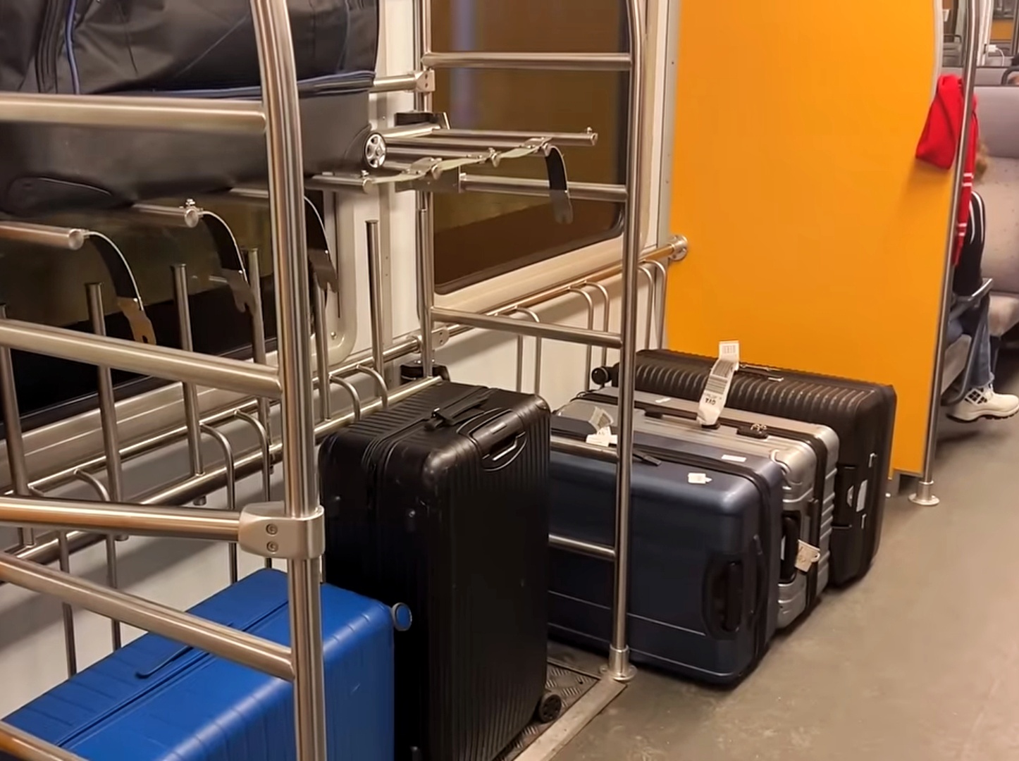 Luggage storage on the train