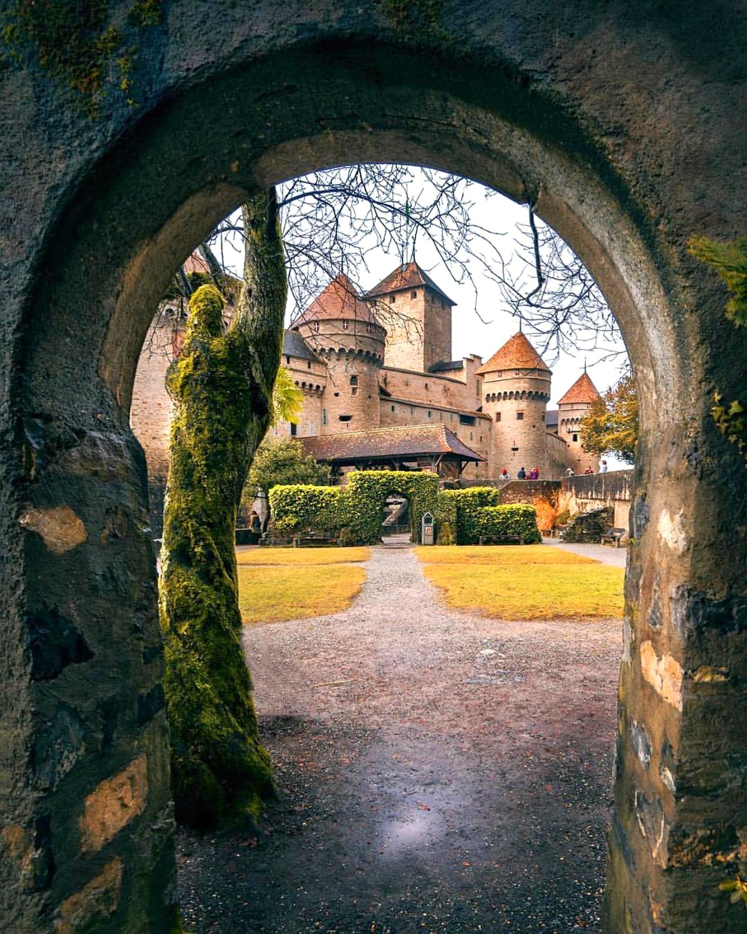 Best Chateau de Chillon captions