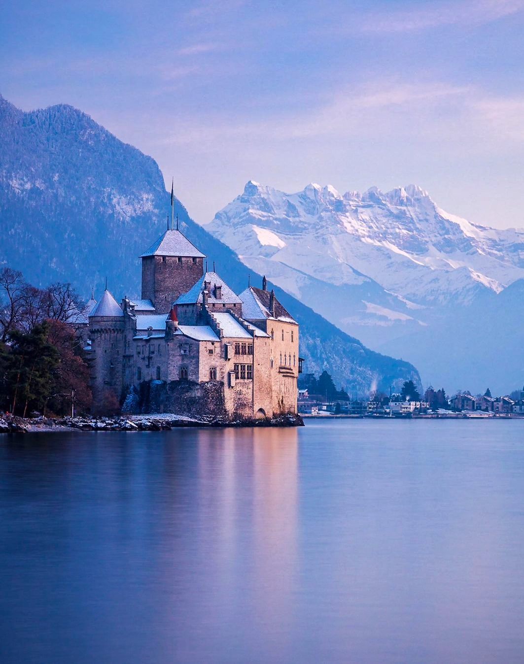 Short Chateau de Chillon captions